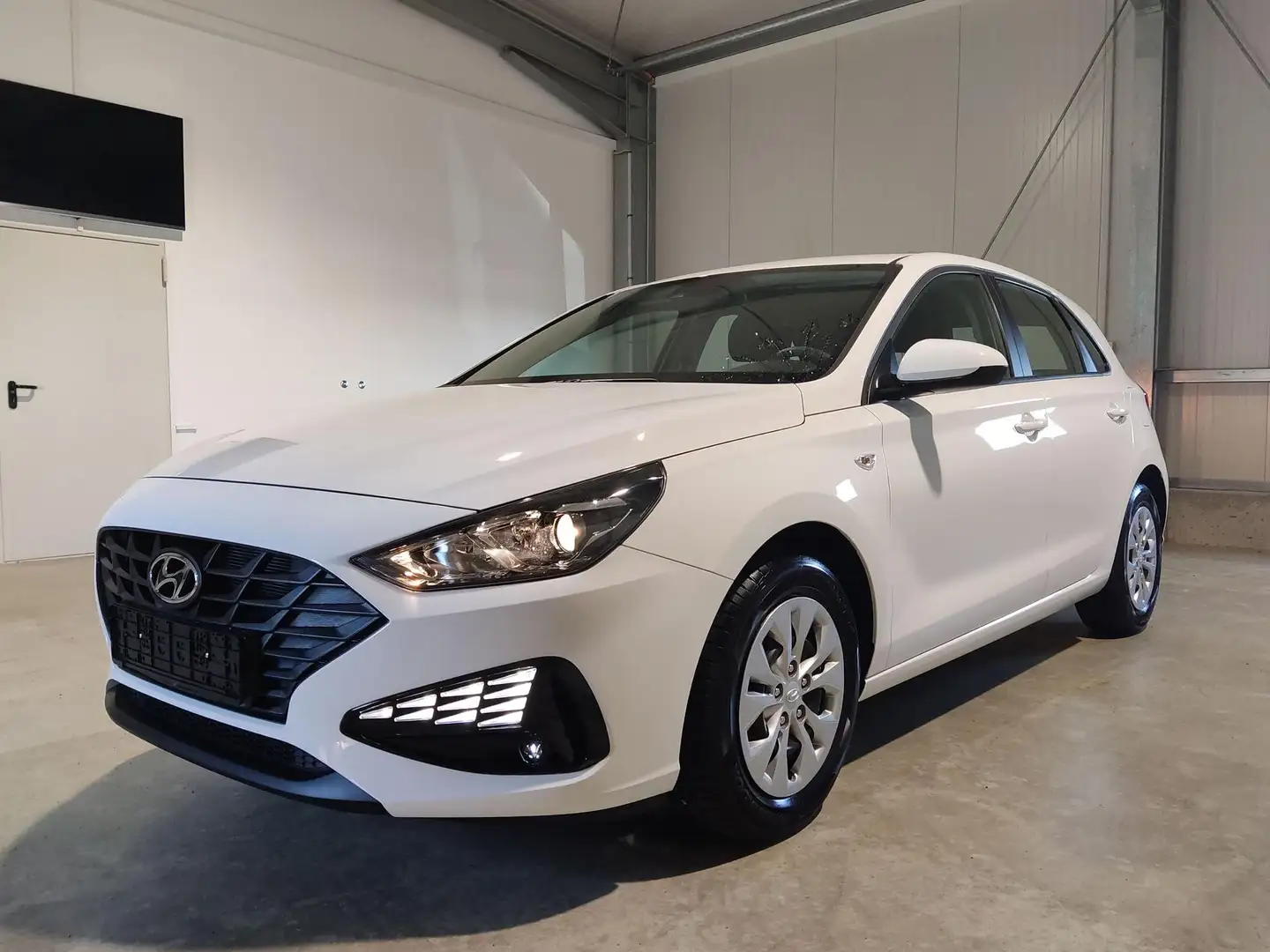 Hyundai i30 Plus Edition 1.0 T-GDI 120 PS Tempomat-DAB-Klim... Weiß - 1
