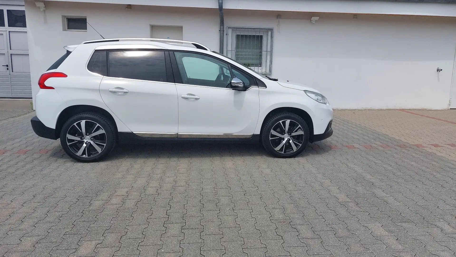 Peugeot 2008 e-HDi FAP 115 STOP & START Allure Weiß - 2