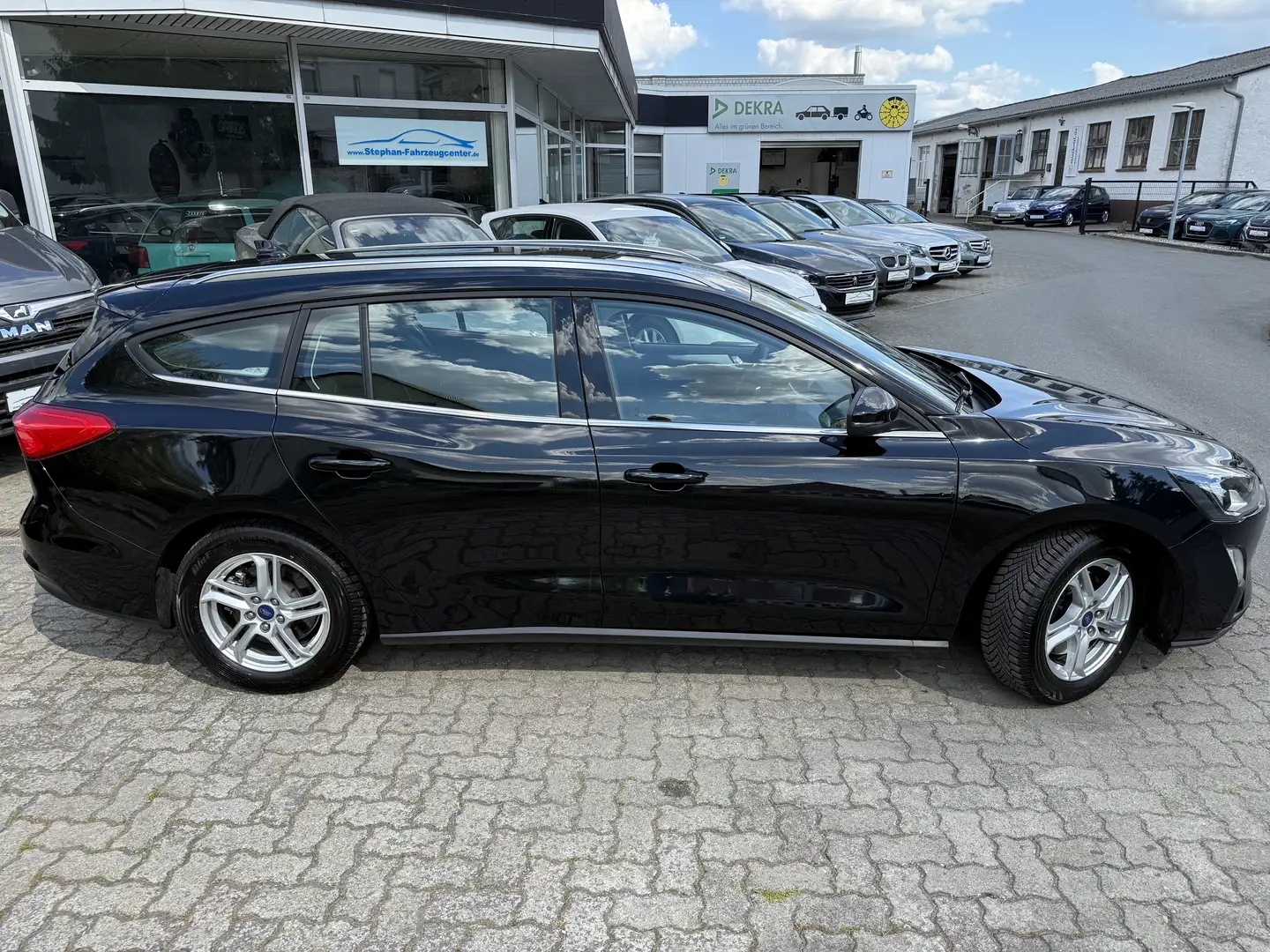 Ford Focus Tunier Cool&Conect DSG mit Klima/navi/PDC V&H/ Noir - 2