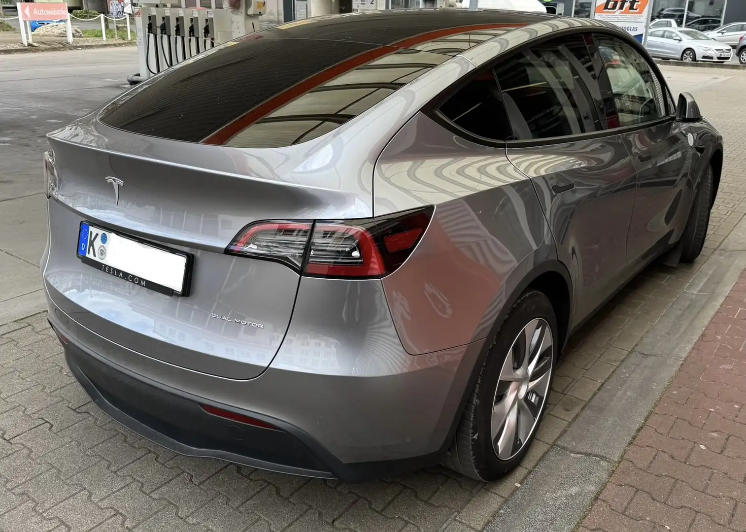 Tesla Model Y Dual Motor LR Allrad AWD Quicksilber - 1