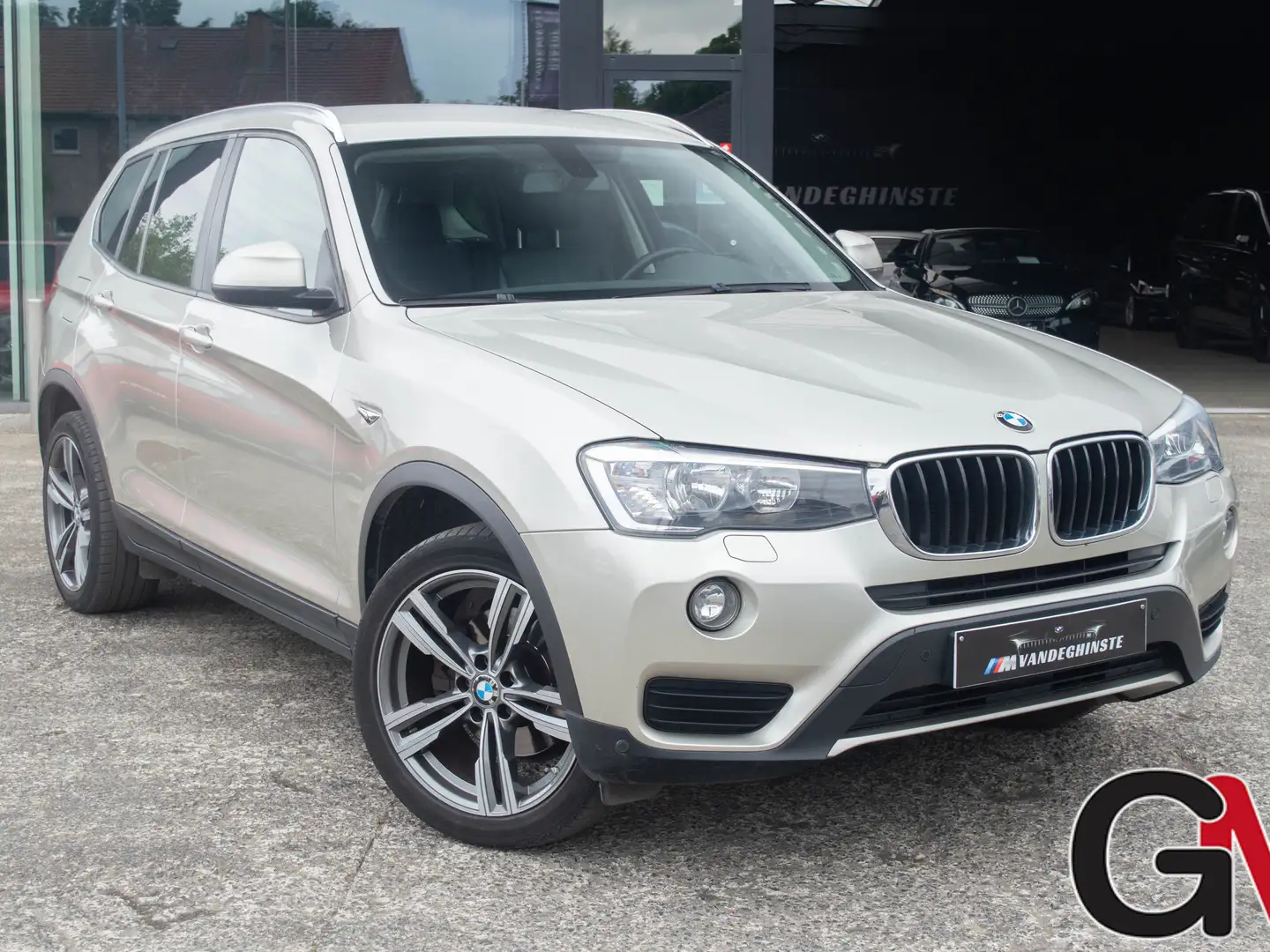 BMW X3 2.0 d sDrive18 Grijs - 1