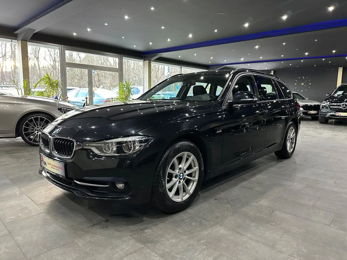 BMW 320 i xDrive Steptronic Sport Line /NAVI / LED Noir - 1