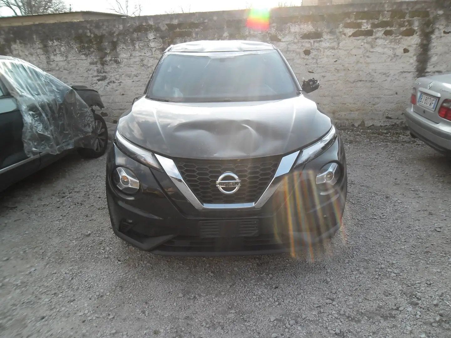 Nissan Juke 1.0 dig-t N-Connecta 114cv Zwart - 1