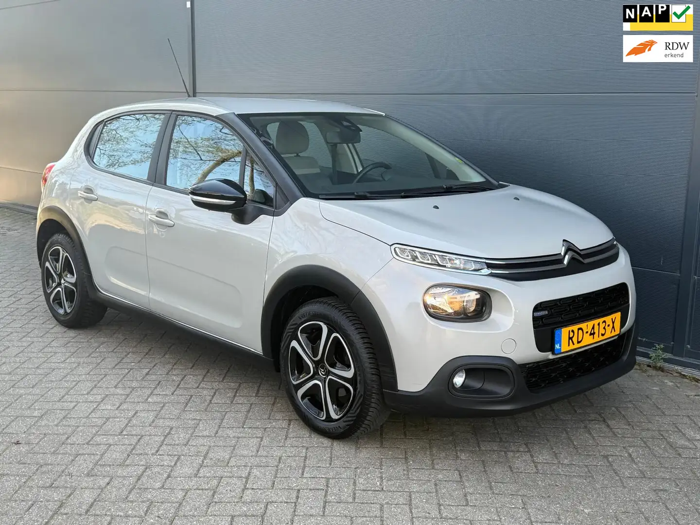 Citroen C3 1.2 PureTech/Airco/Navi/carplay/park sensoren/trek Grau - 1