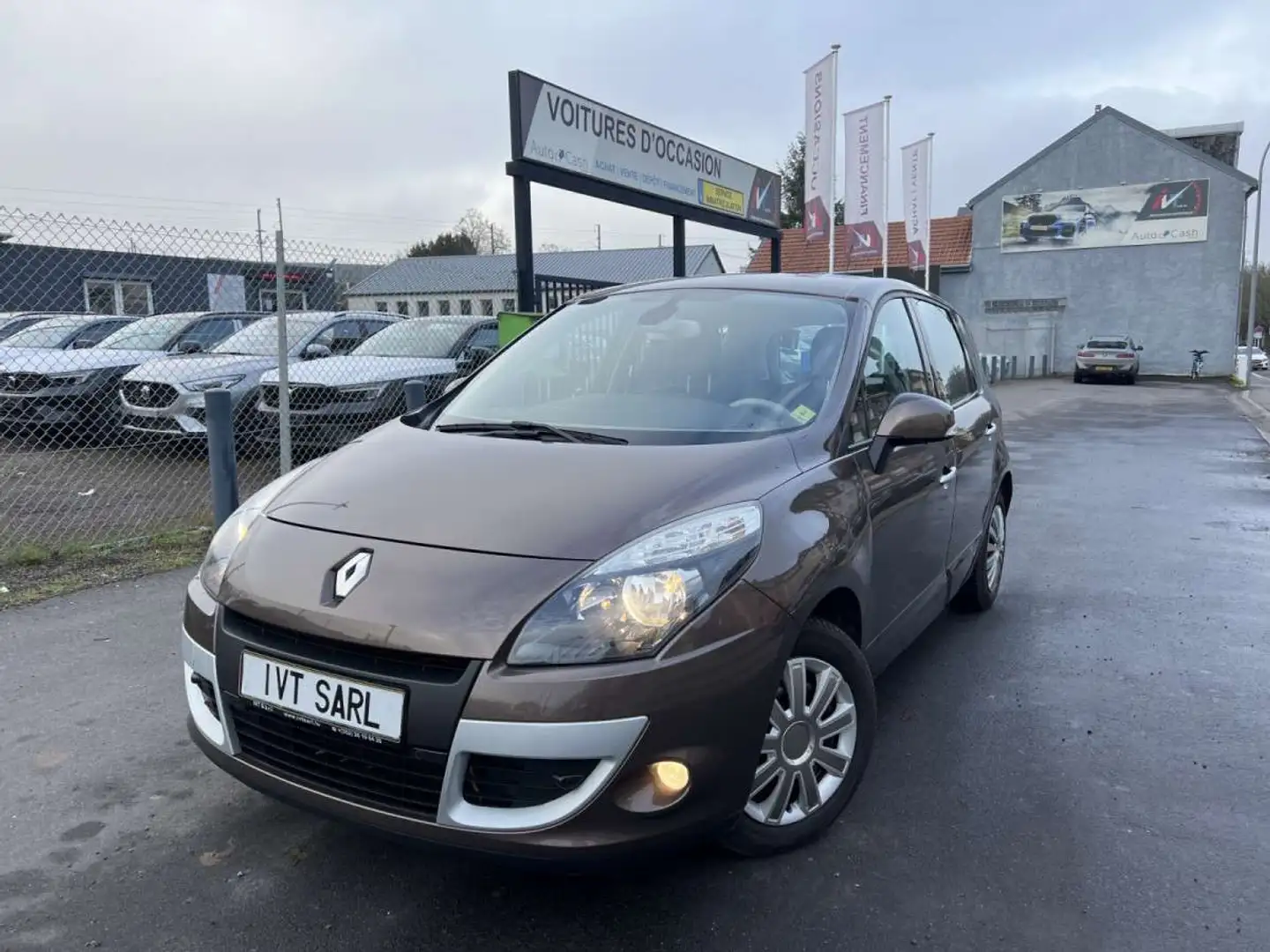 Renault Megane SCENIC 2.0 140CV AUTO Maro - 1
