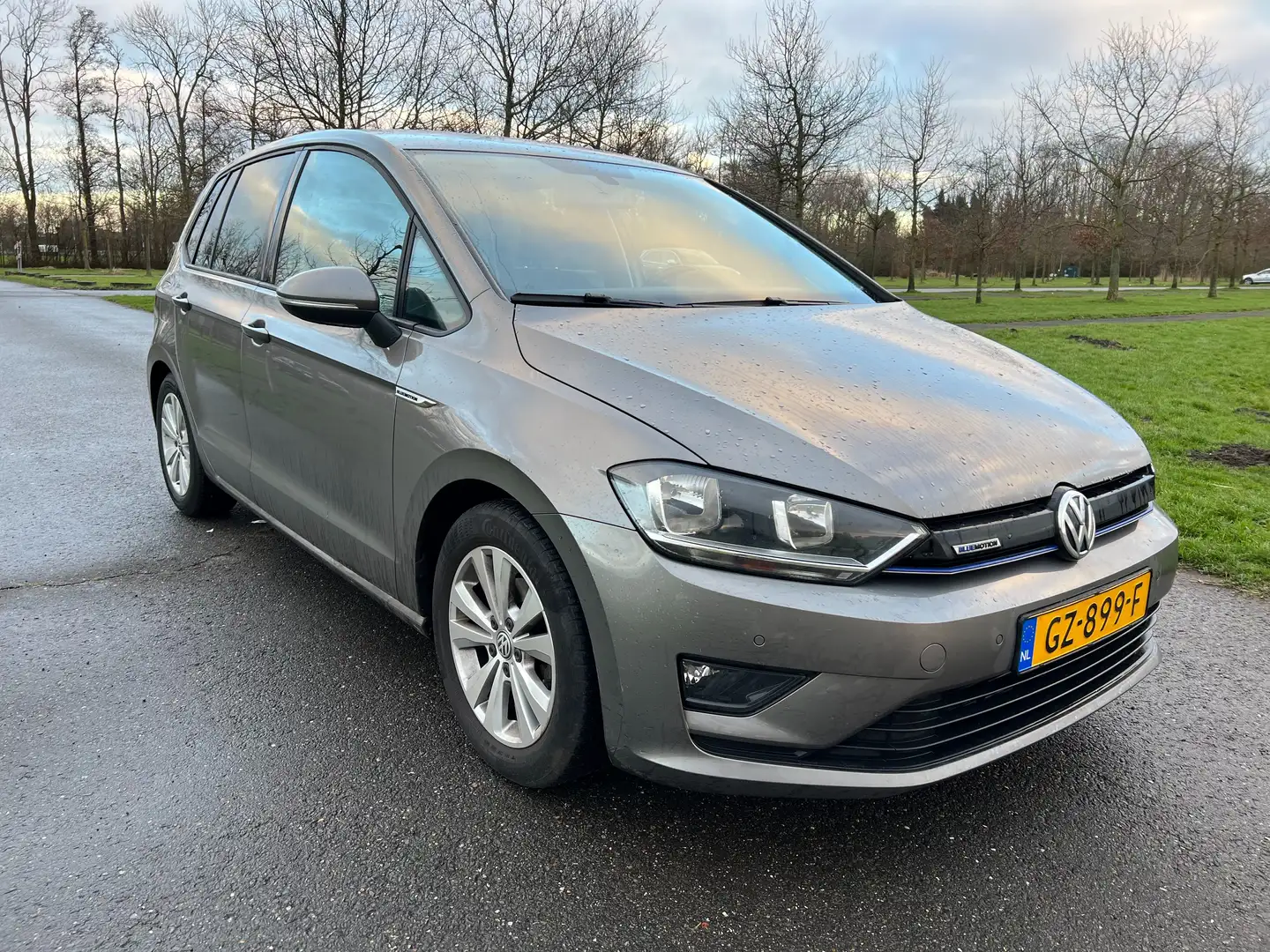 Volkswagen Golf Sportsvan Golf Sportsvan 1.0 TSI Comfortline Grijs - 2