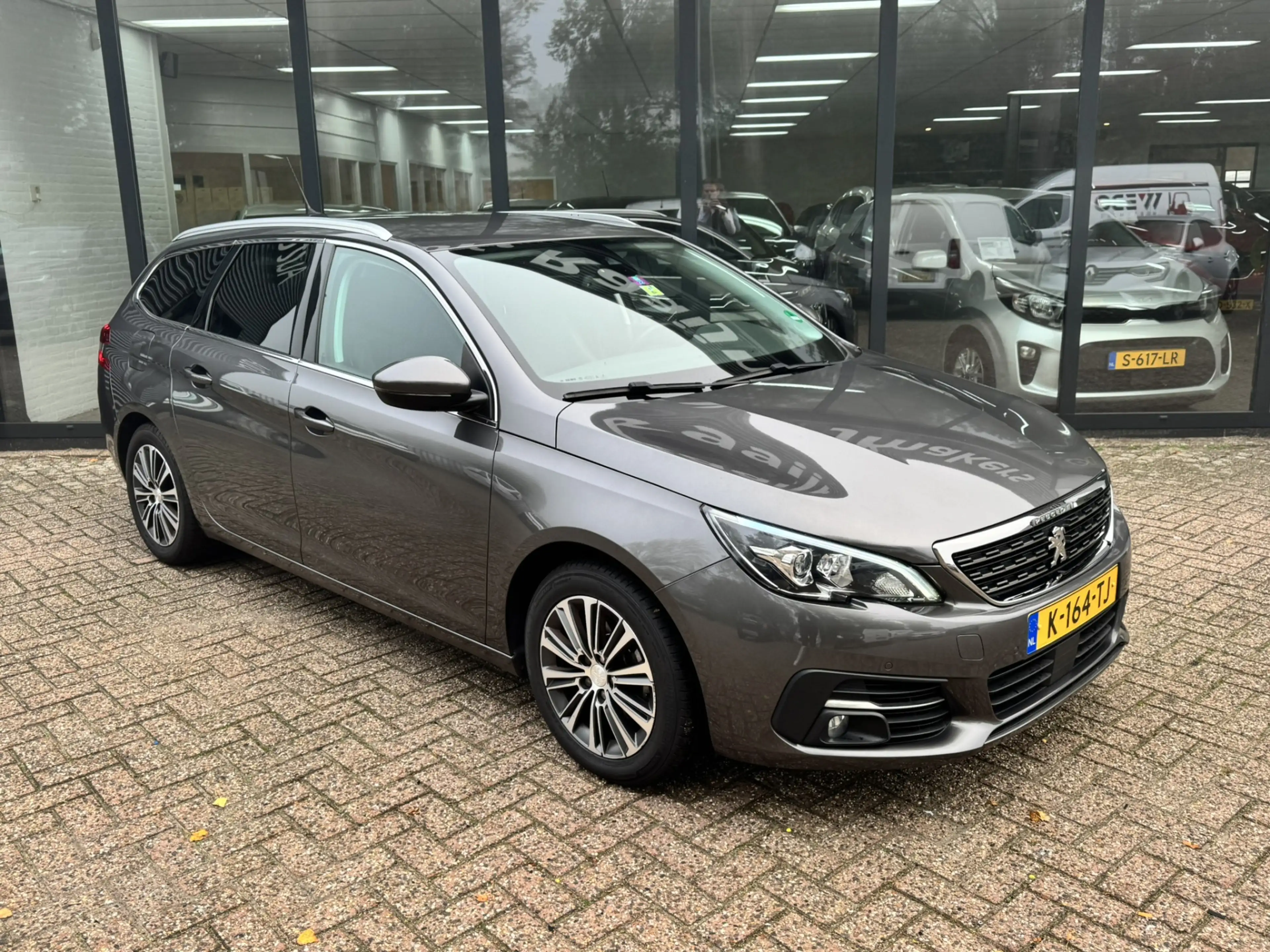Peugeot 308 SW 1.2 PureTech Allure*Navi*ECC* — photo 4