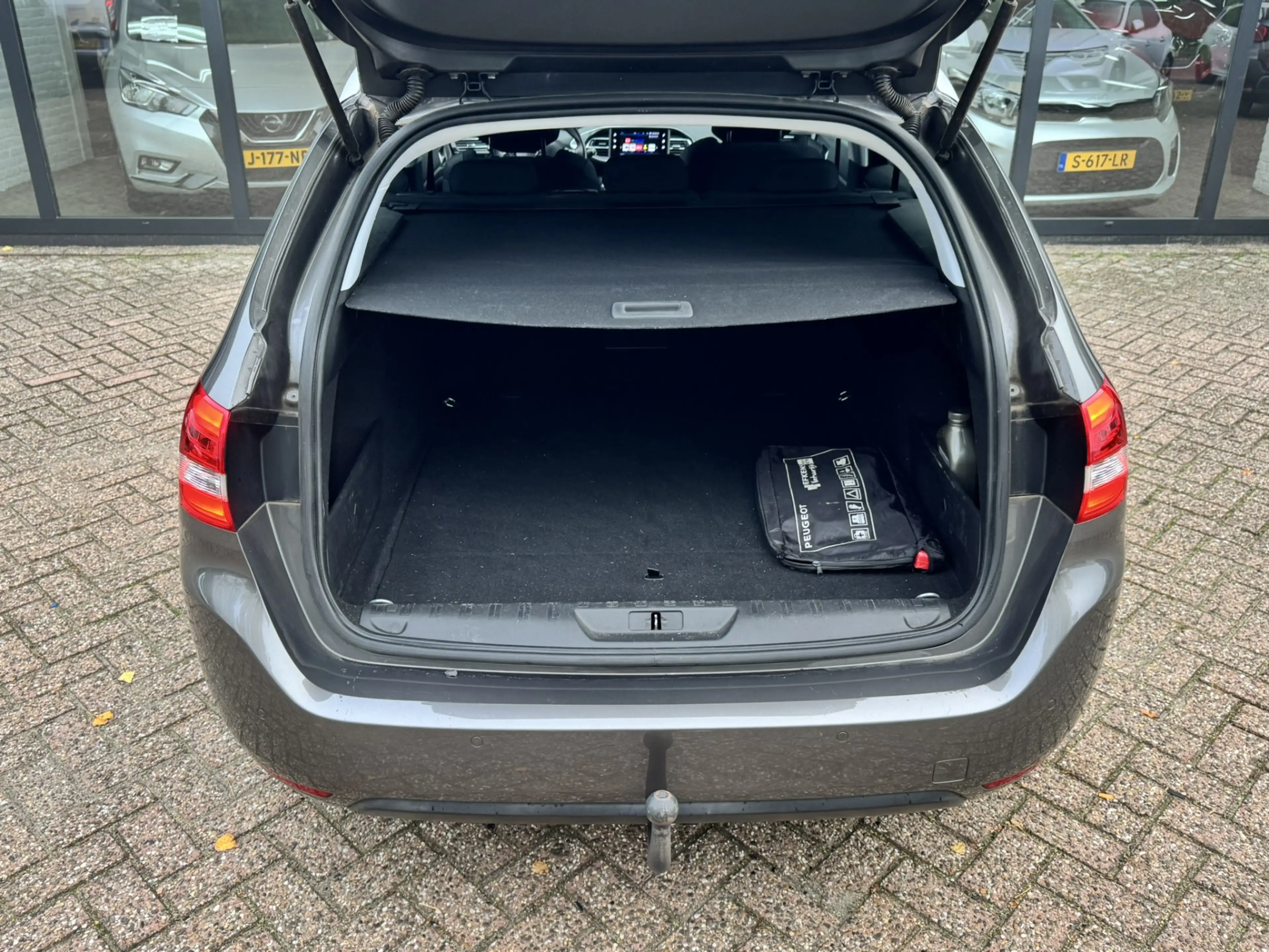 Peugeot 308 SW 1.2 PureTech Allure*Navi*ECC* — photo 16