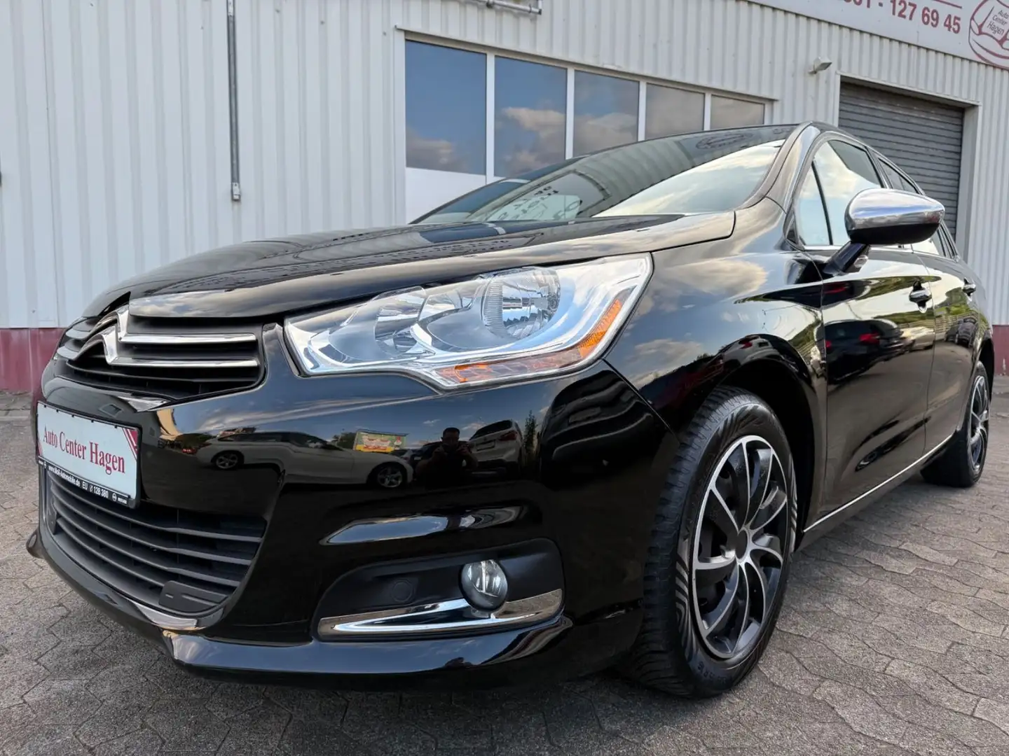 Citroen C4 Lim. 1,6 84kW HDI Selection/PDC/Klima/SHZ/Tem Schwarz - 1