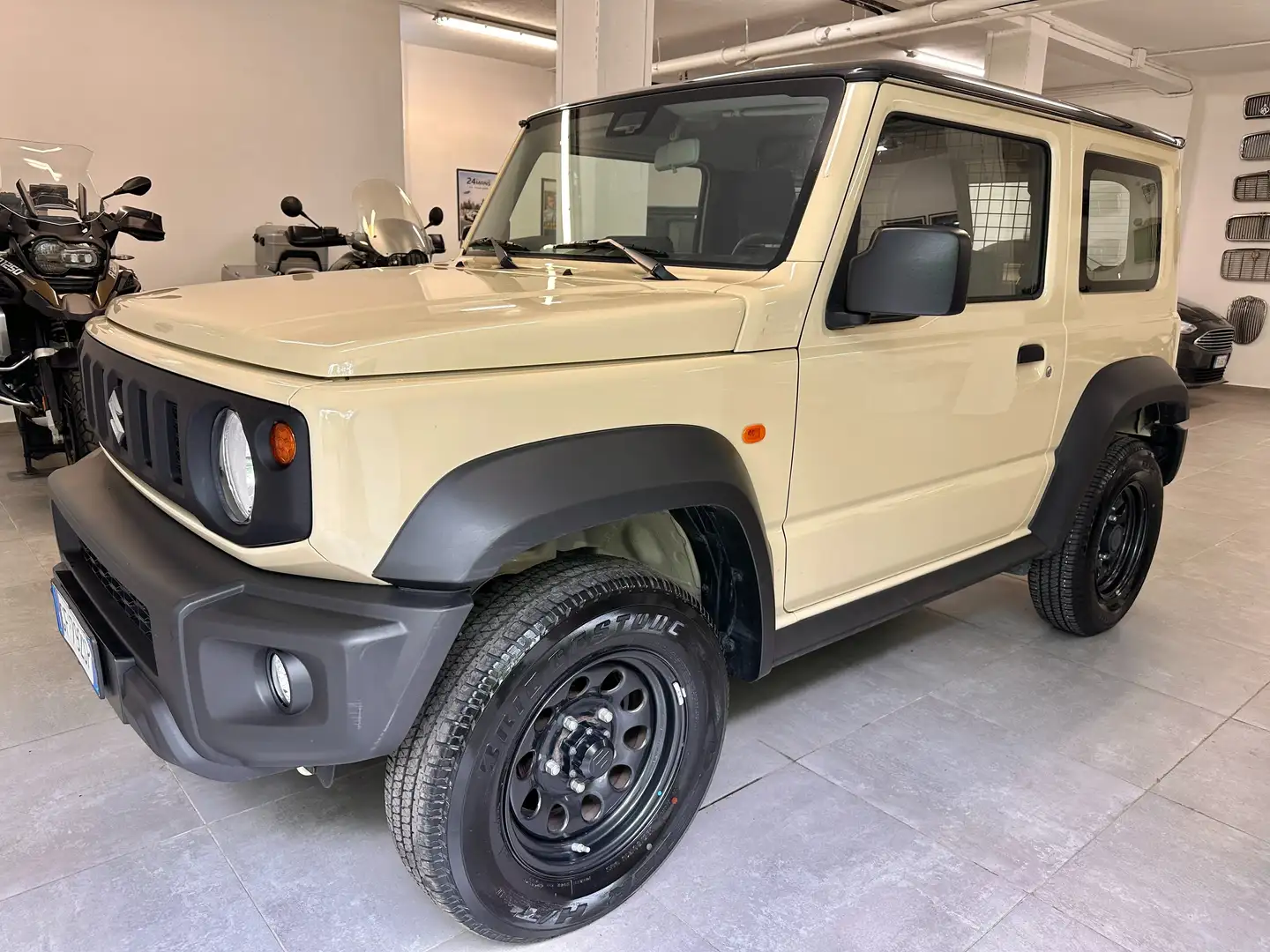 Suzuki Jimny UNIPROP * BOOK SERVICE * NEOP * AVORIO KENYA bež - 1