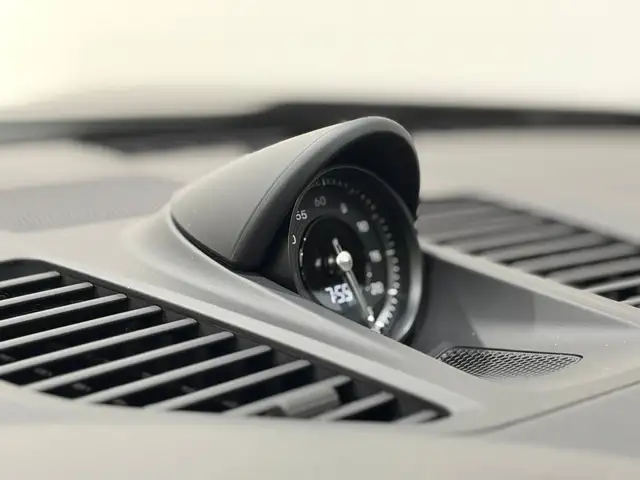 Porsche 911 view 28