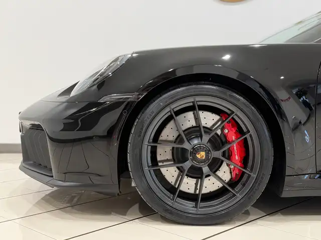 Porsche 911 view 12