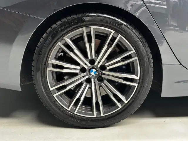 BMW 3 Series view 8