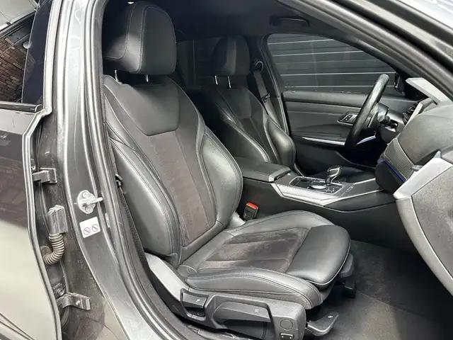 BMW 3 Series view 15