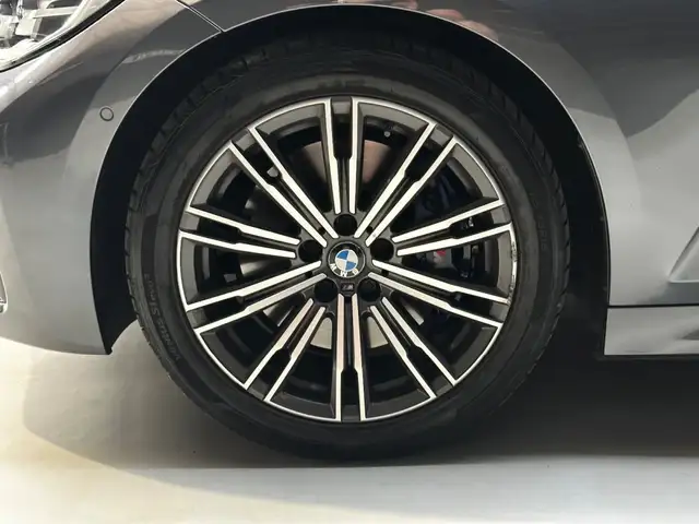 BMW 3 Series view 9