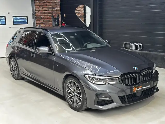 BMW 3 Series view 3