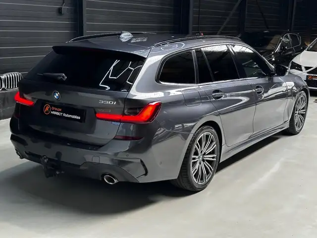 BMW 3 Series view 4