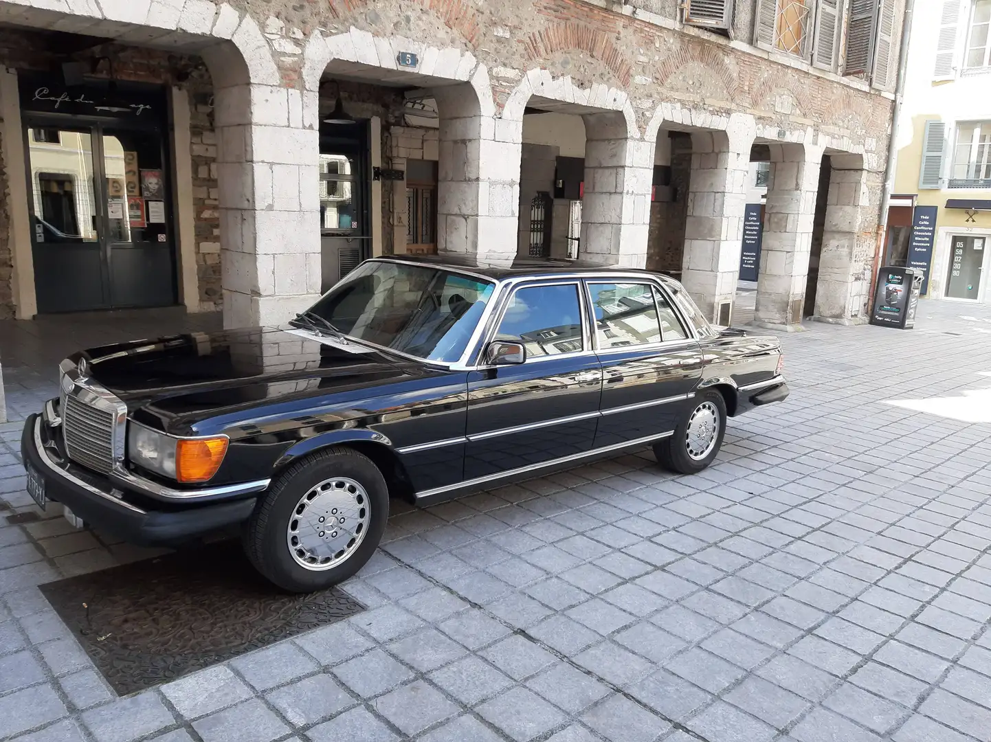 Mercedes-Benz 450 6.9 Schwarz - 1
