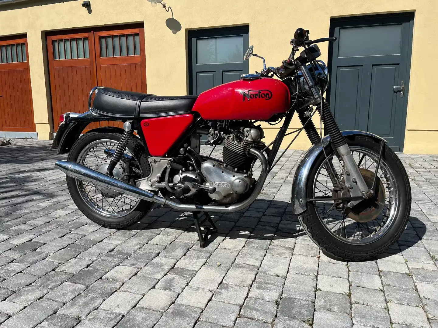 Norton Commando 750 Rojo - 1