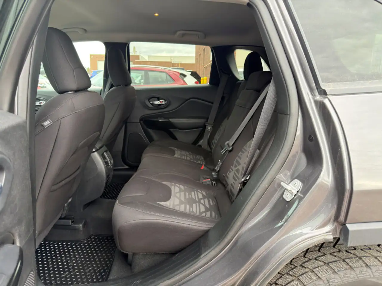 Jeep Cherokee снимка Jeep Cherokee