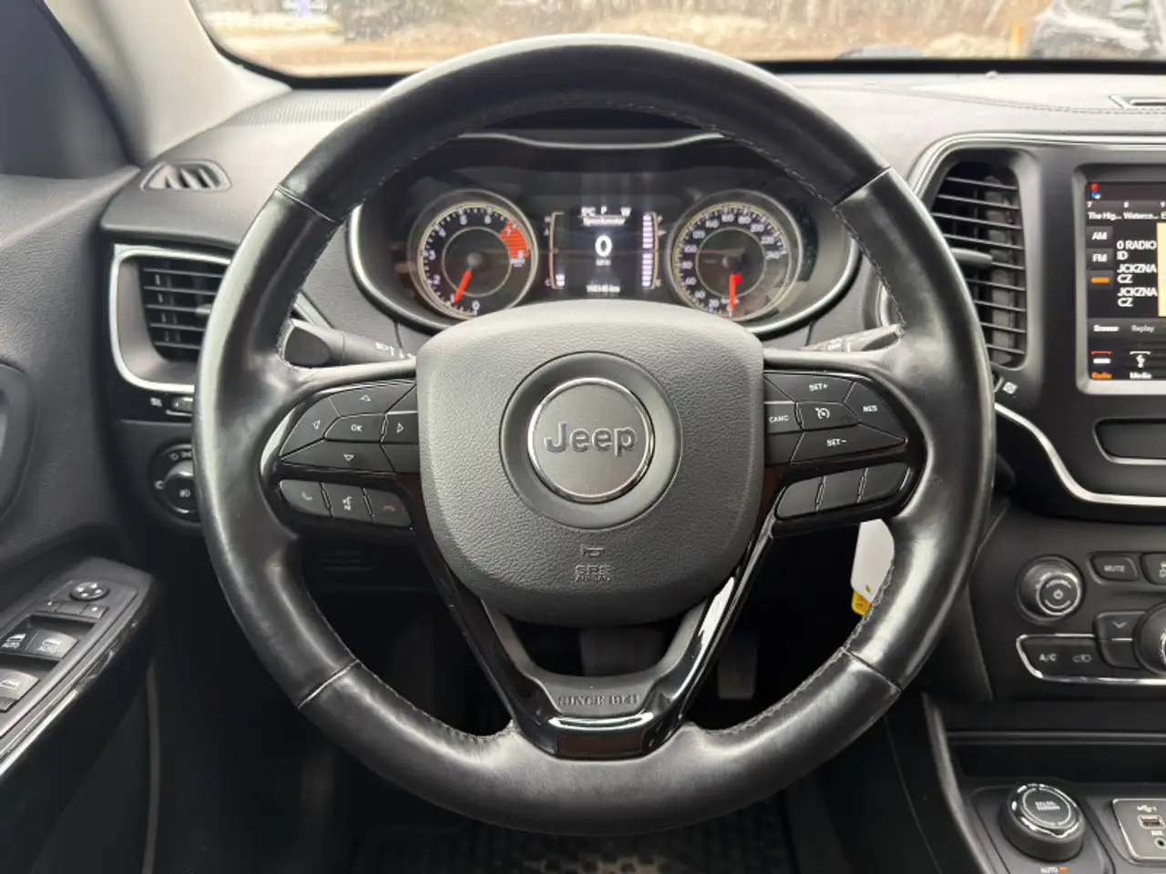 Jeep Cherokee снимка Jeep Cherokee