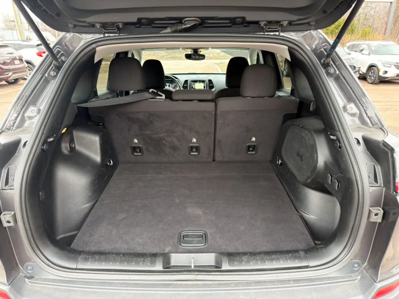 Jeep Cherokee снимка Jeep Cherokee