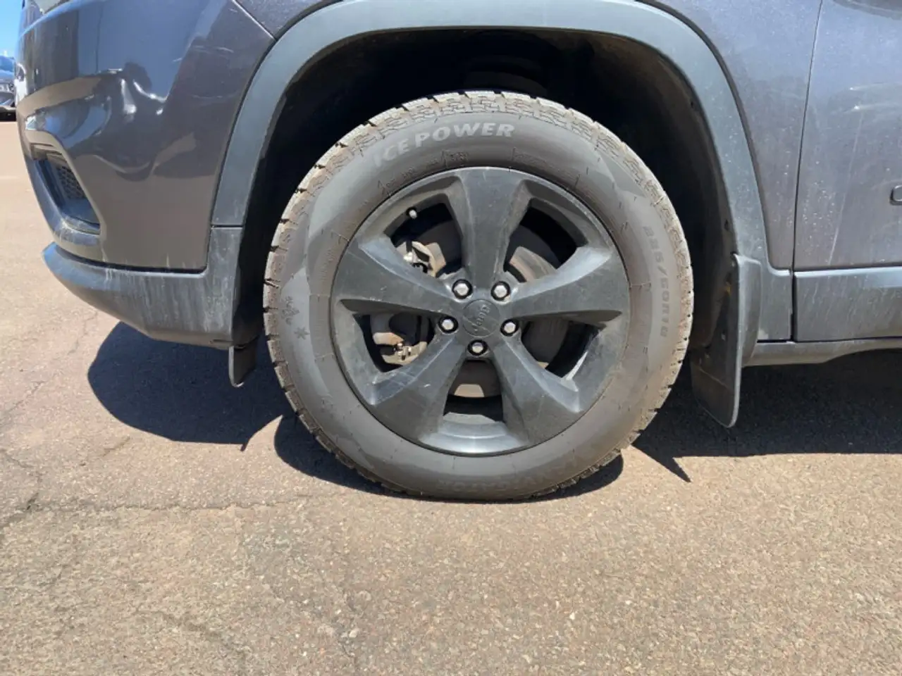 Jeep Cherokee снимка Jeep Cherokee