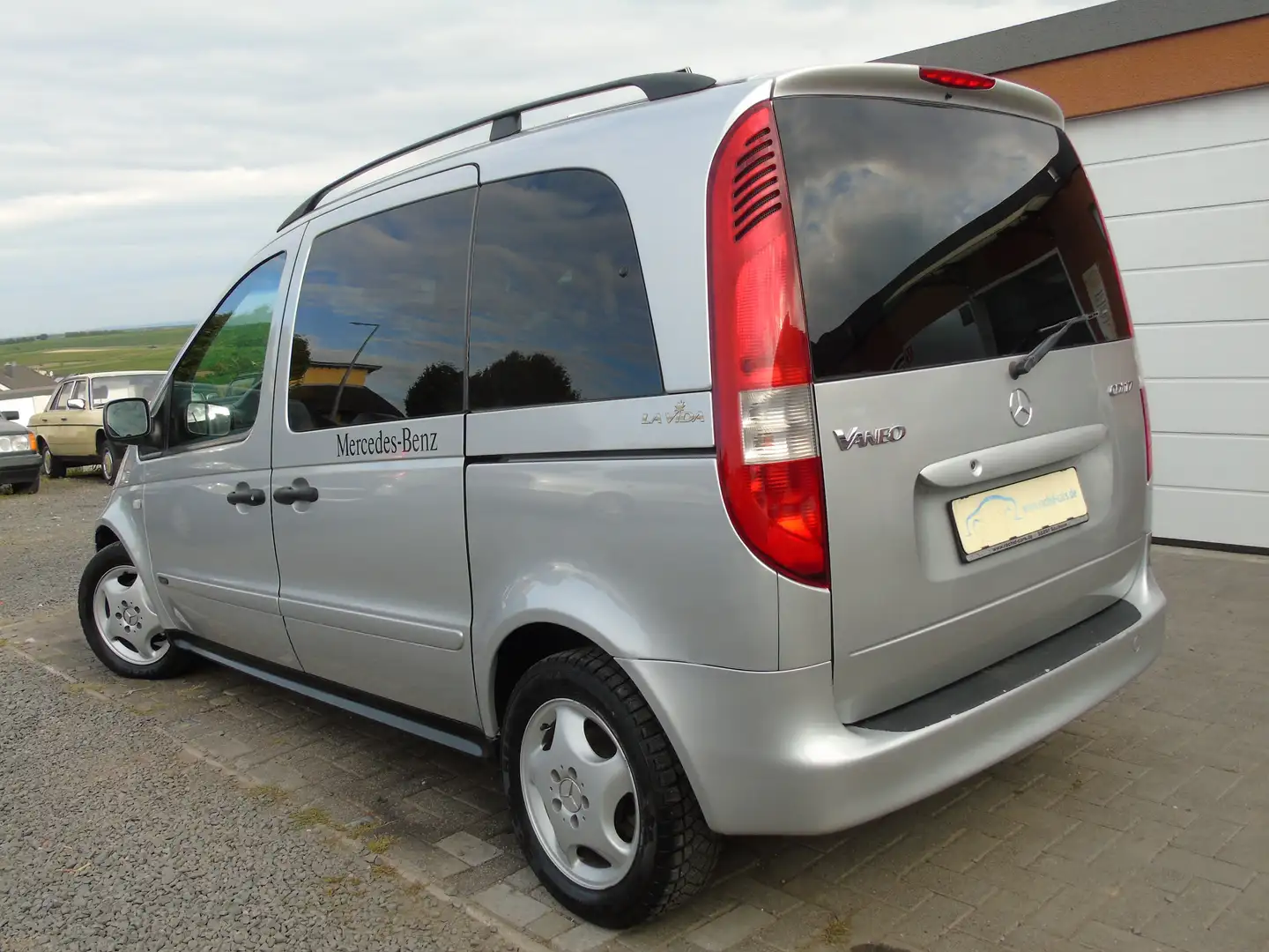 Mercedes-Benz Vaneo 1.7 CDI*2 SCHIEBETÜREN*KLIMA*ALLWETTERREIFEN... Silber - 1