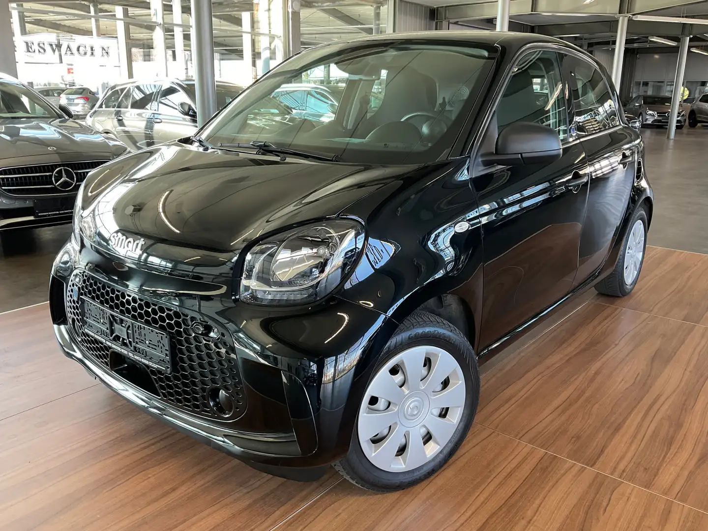 smart forFour forFour EQ electric drive SHZ/USB/GRA/DAB Schwarz - 1