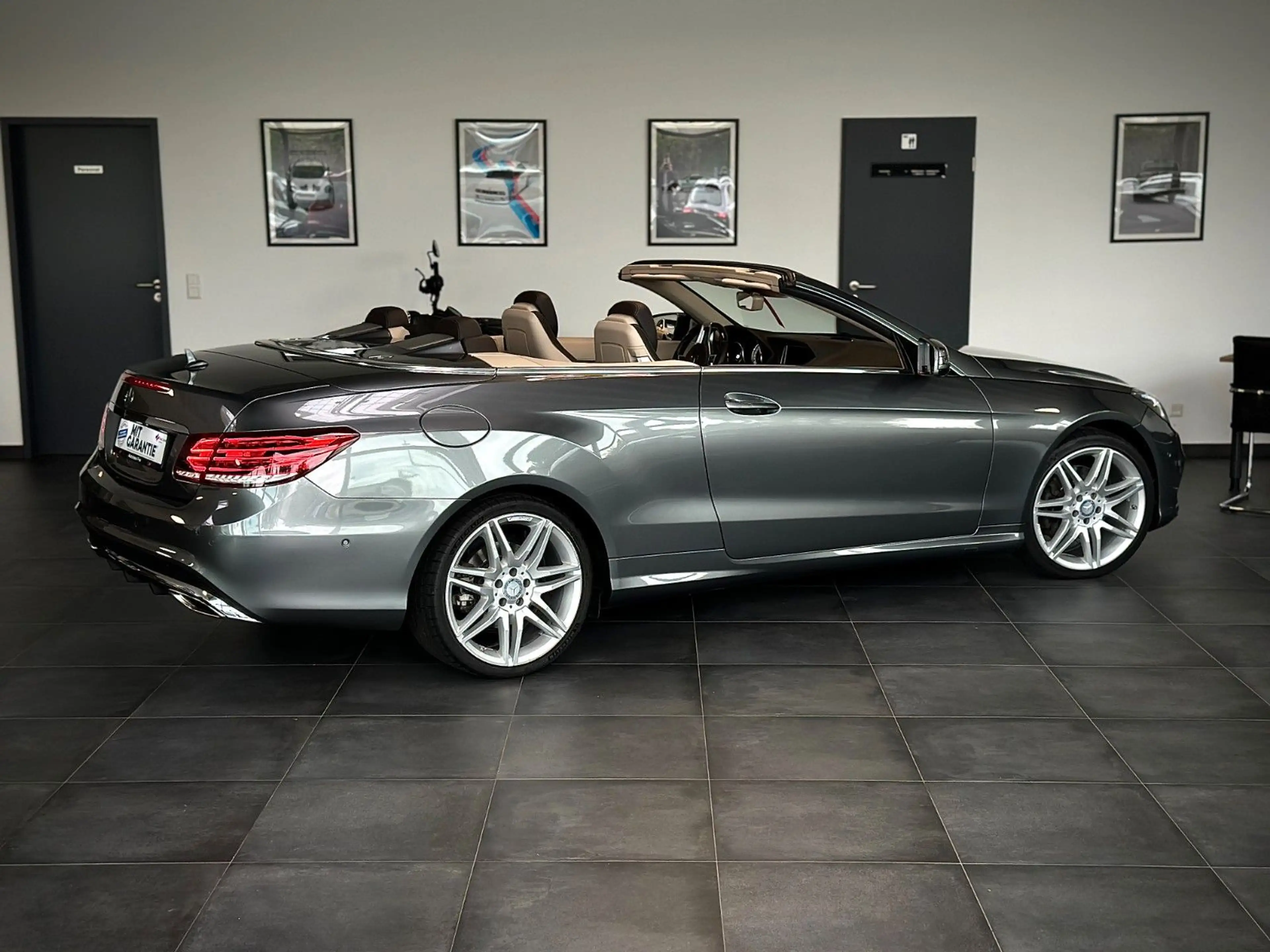 Mercedes-Benz E 350 d Cabrio AMG*1.Hand*Car Play*H&K*360°Kamer — photo 2