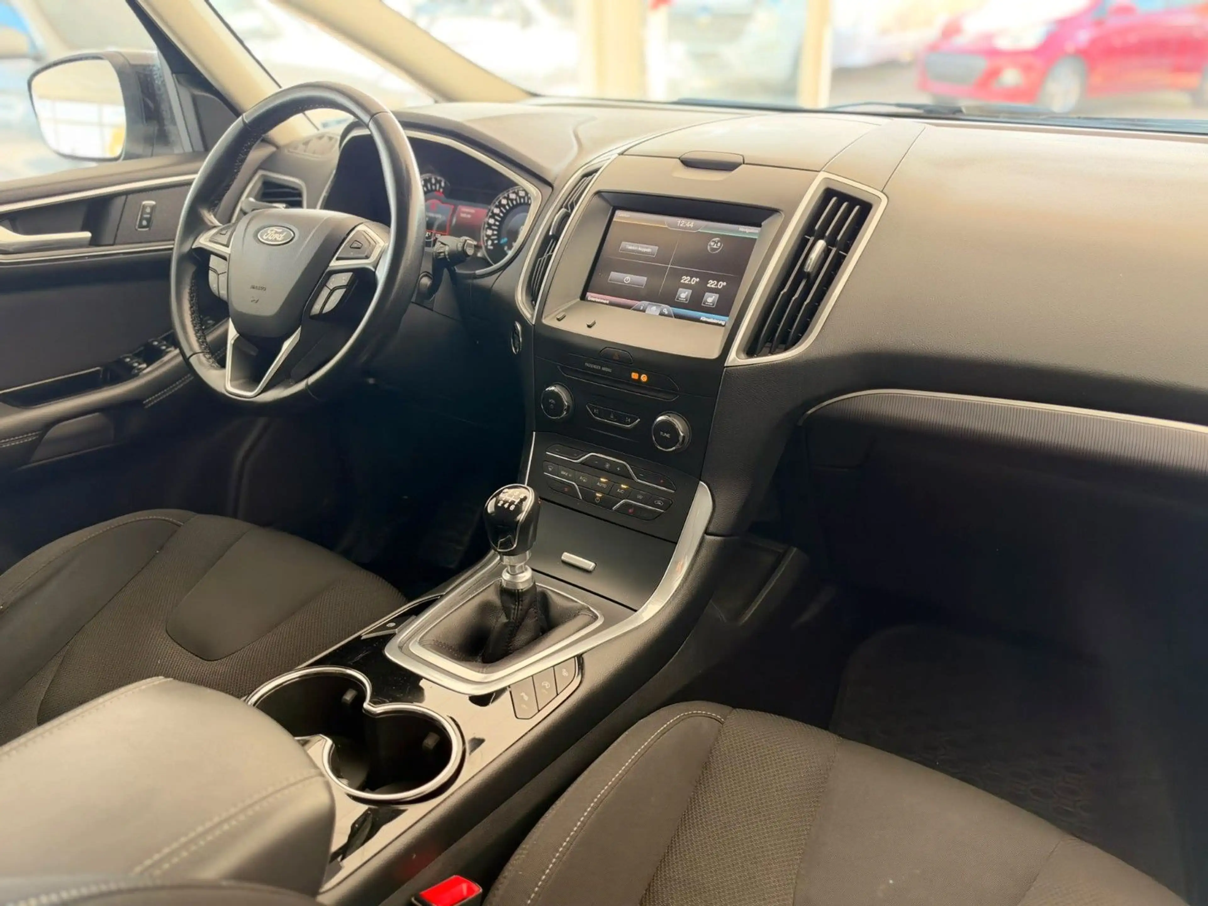 Ford S-Max Titanium+Scheckheft+7Sitze+KeylessGo+Sitzh — photo 14