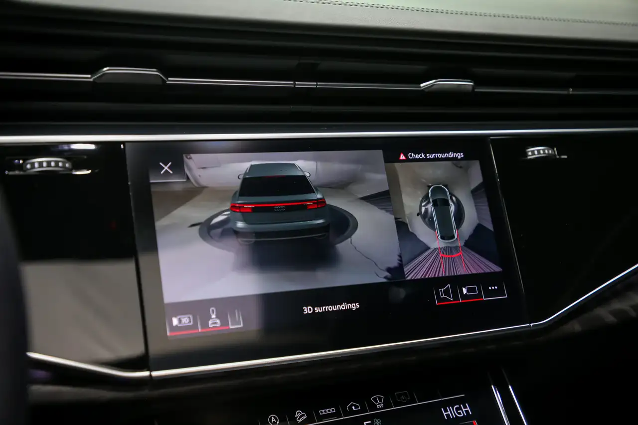 Audi Q8 снимка Audi Q8