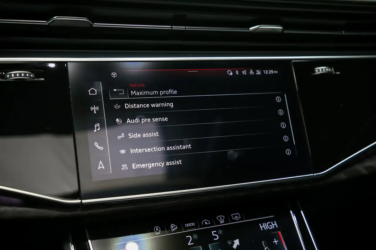 Audi Q8 снимка Audi Q8