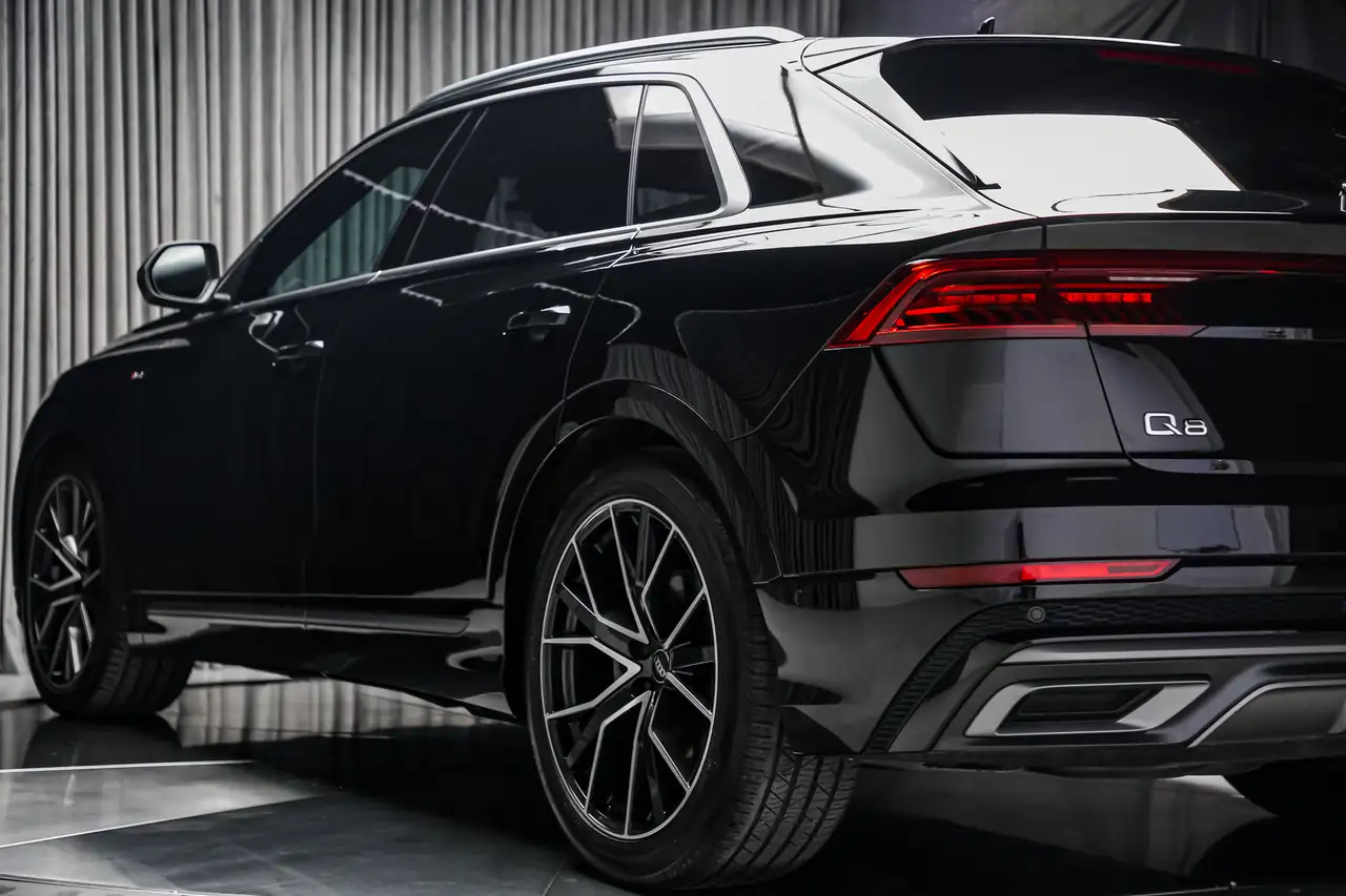 Audi Q8 снимка Audi Q8