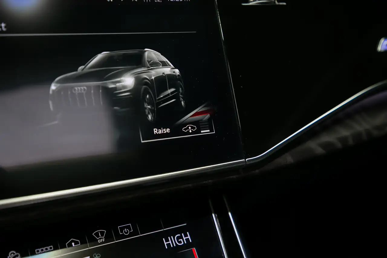 Audi Q8 снимка Audi Q8