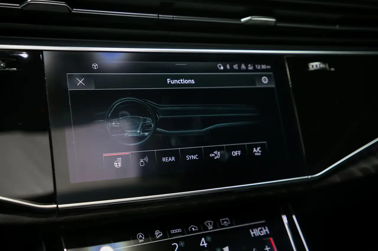 Audi Q8 снимка Audi Q8
