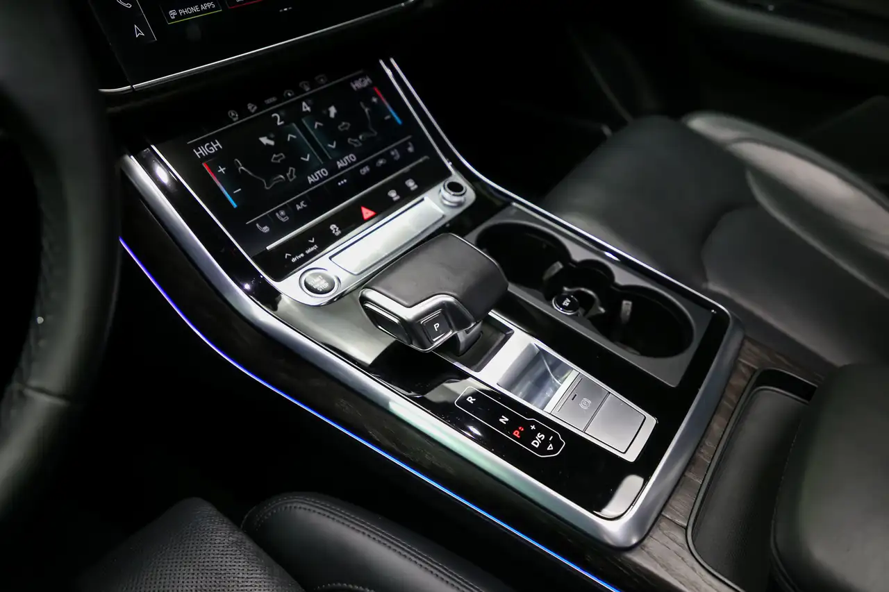 Audi Q8 снимка Audi Q8