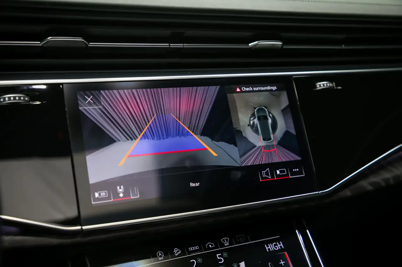 Audi Q8 снимка Audi Q8