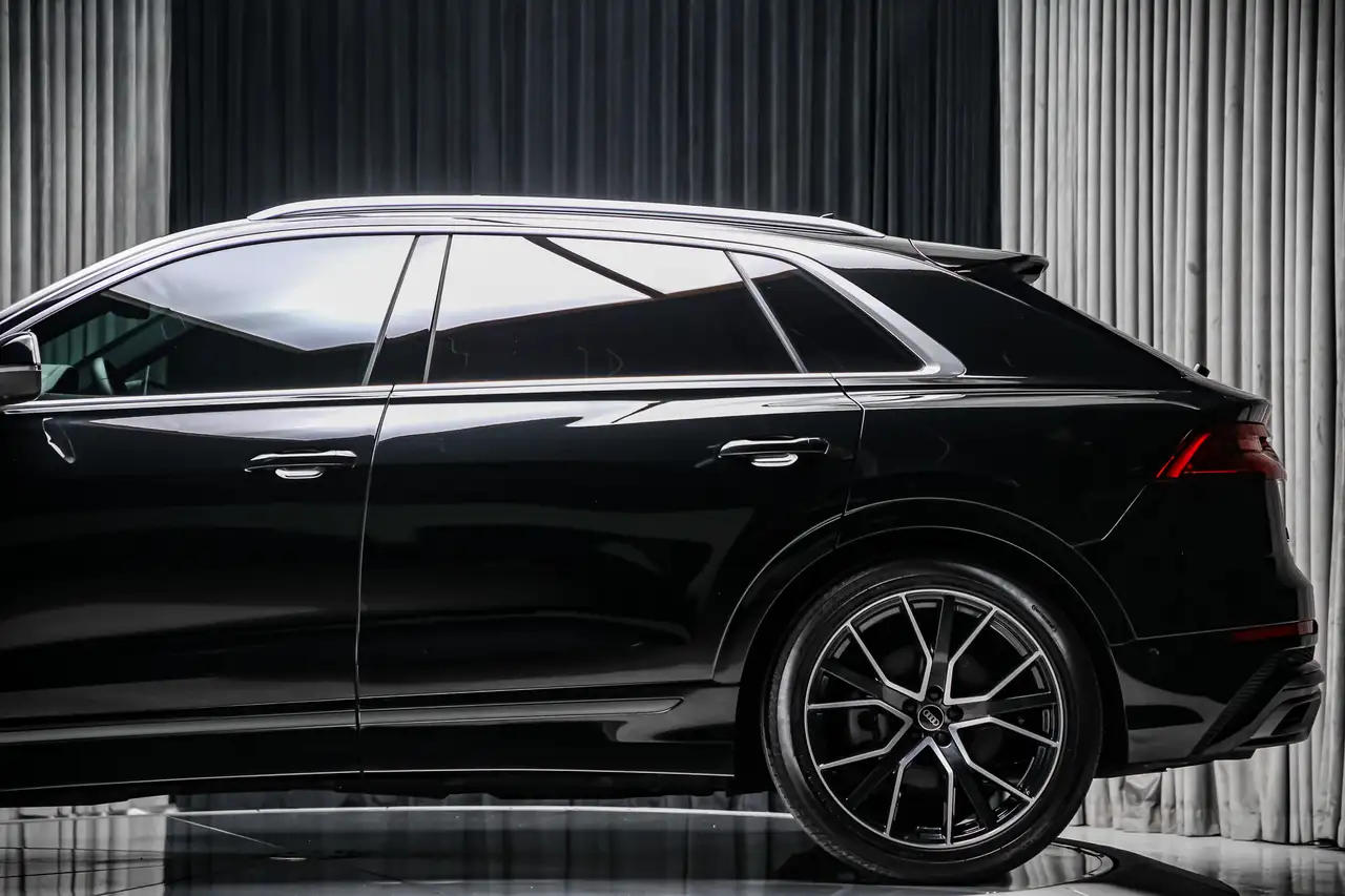 Audi Q8 снимка Audi Q8