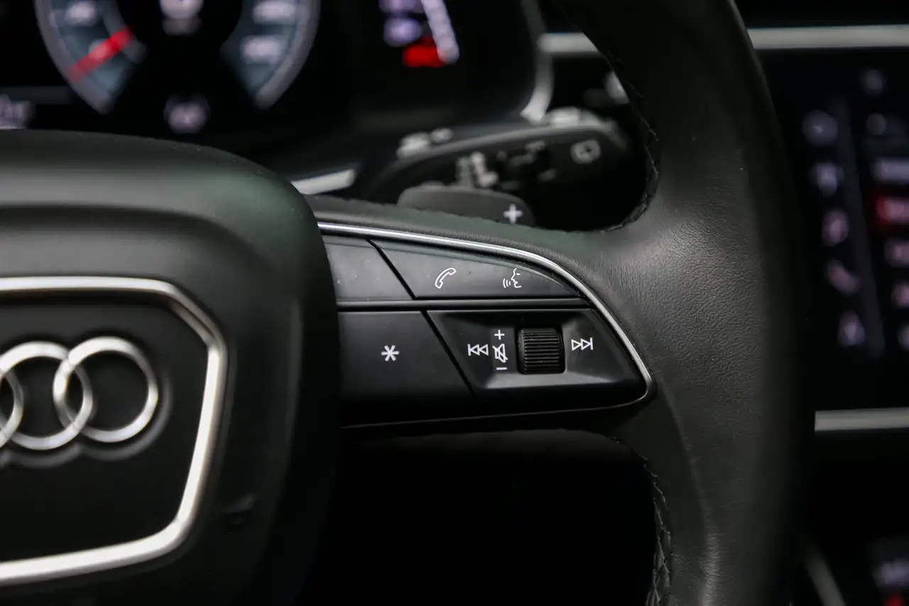 Audi Q8 снимка Audi Q8