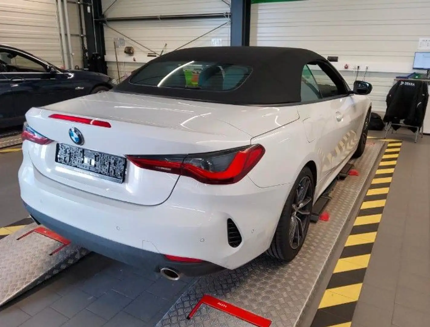 BMW 420 i Cabrio / Sport Line / Open Air / AHK / Top Weiß - 2