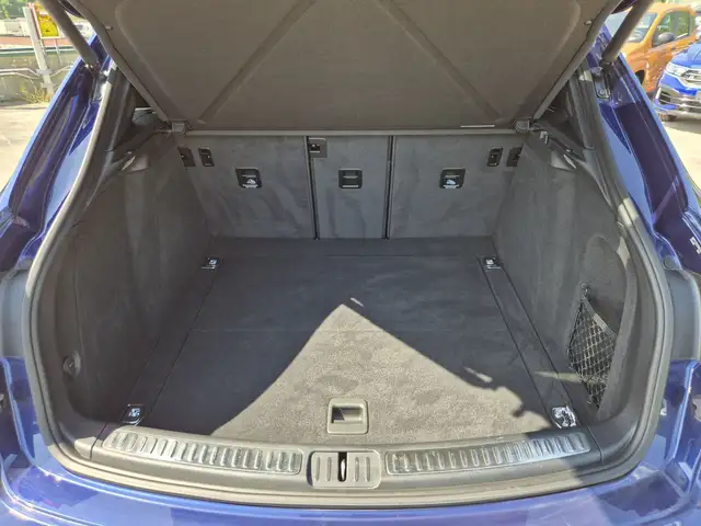 Porsche Macan view 12