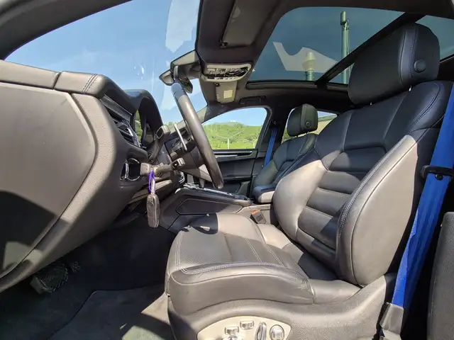 Porsche Macan view 20
