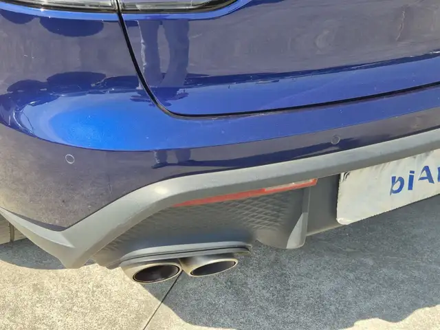 Porsche Macan view 25