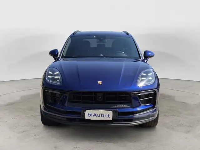 Porsche Macan view 2