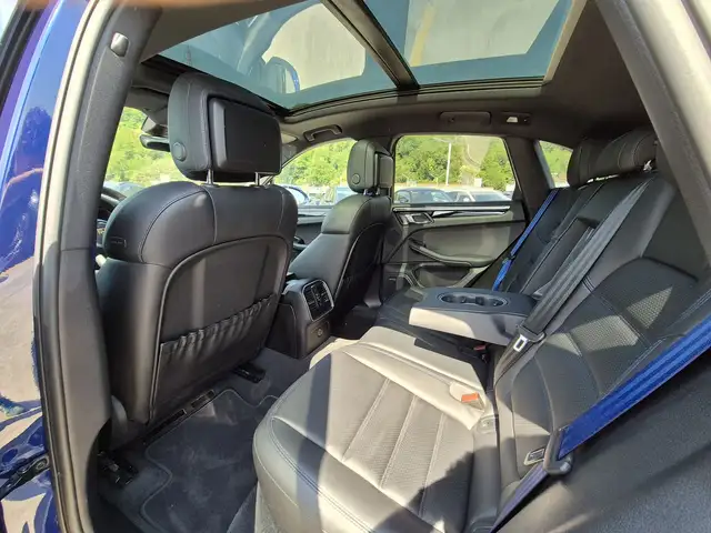 Porsche Macan view 21