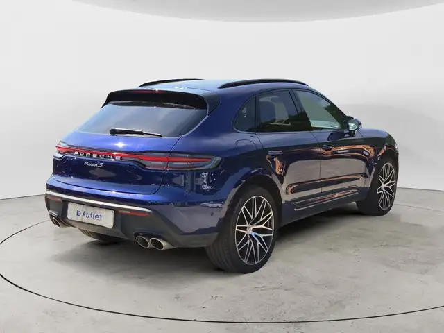 Porsche Macan view 4