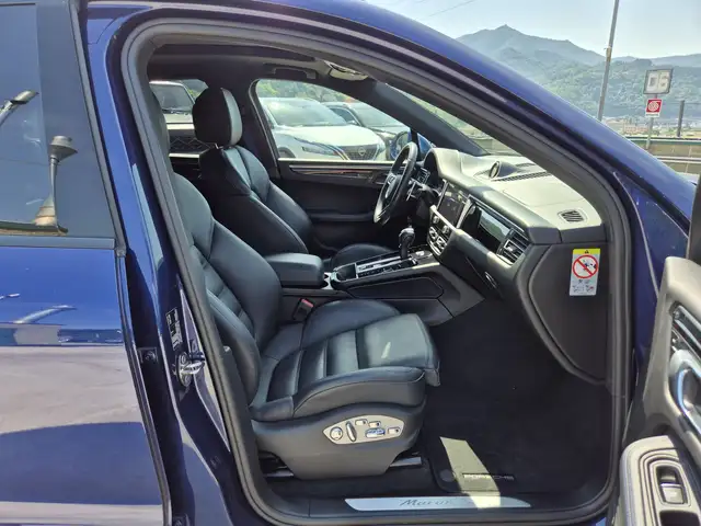 Porsche Macan view 9