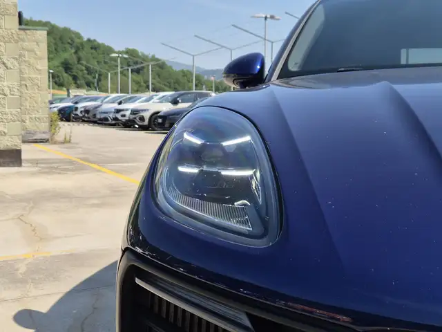 Porsche Macan view 18