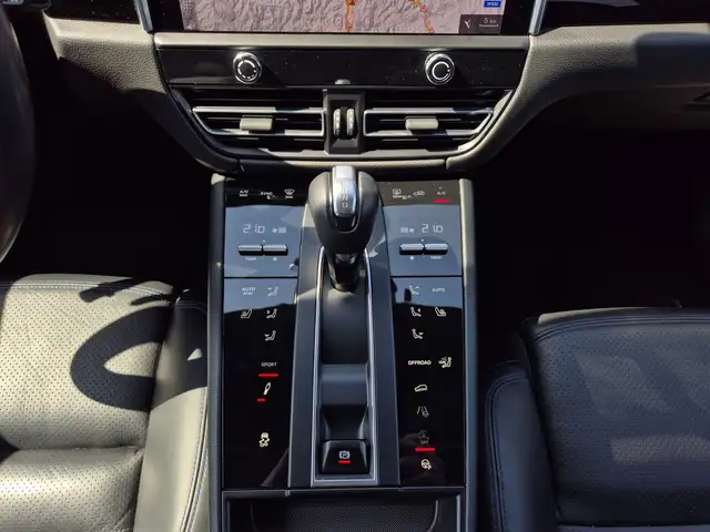 Porsche Macan view 10